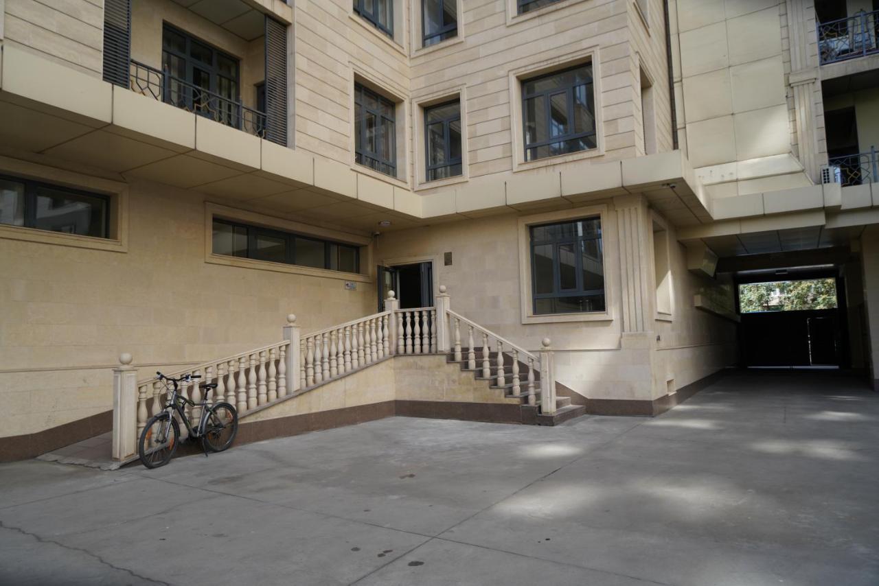 Nice And Comfortable Apartment In The Downtown Of Бишкек Екстериор снимка